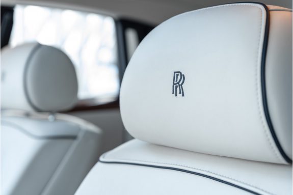 Rolls-Royce Ghost 6.6 V12 | Silver bonnet | Pano | Rear Comf. – Foto 29